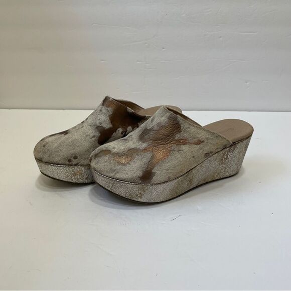 NEW WITHOUT TAGS CHOCOLAT BLU YOMA BRONZE CALF HAIR LEATHER PLATFORM CLOGS. - Picture 4 of 9